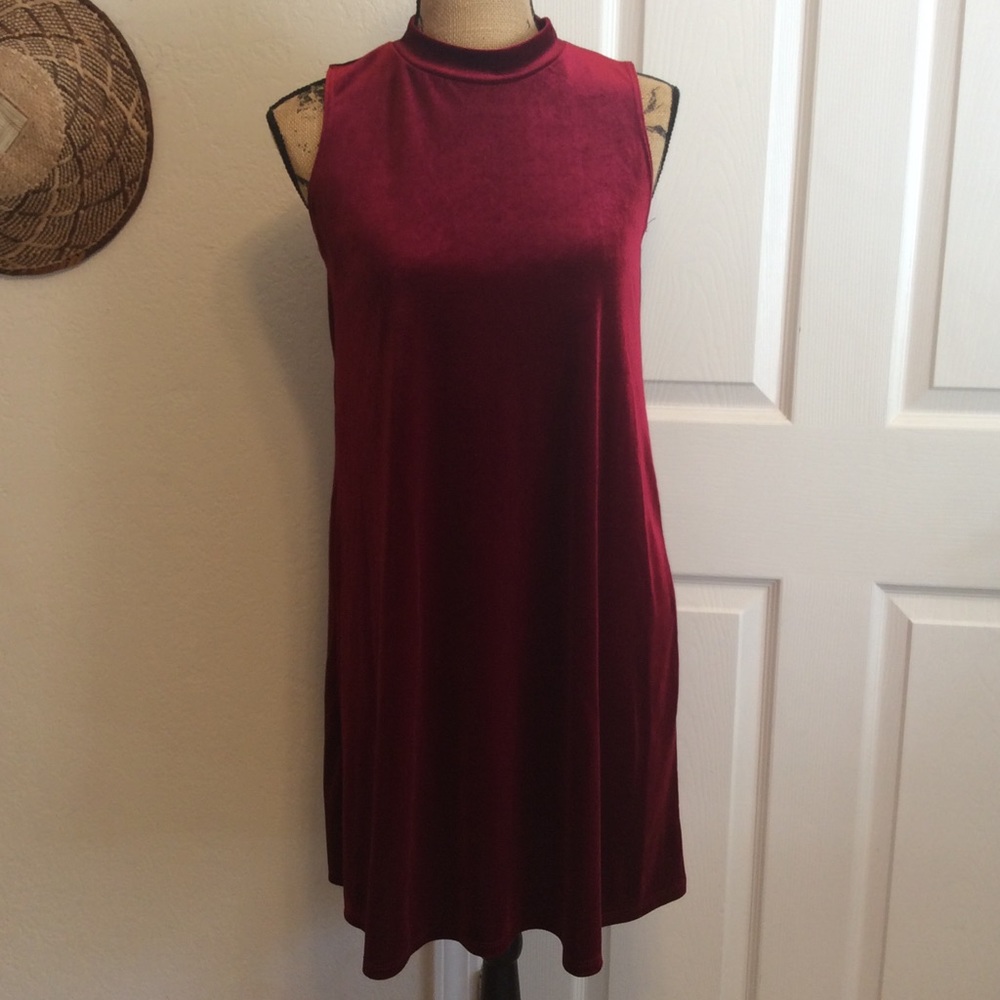 Nick and Nash mock neck velvet sleeveless red dress size S women’s